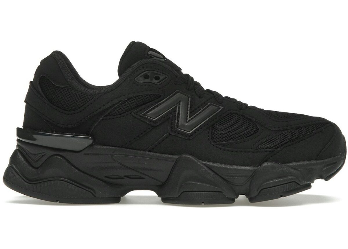 GC9060BB.jpg New Balance 9060 Triple Black (GS) - GC9060BB - Acquista su ResellPiacenza