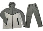 Nike Sportswear Tech Fleece Woven Full Zip Hoodie & Joggers Set Wolf Grey - HM7151-014/HM8241-014 - Acquista su ResellPiacenza