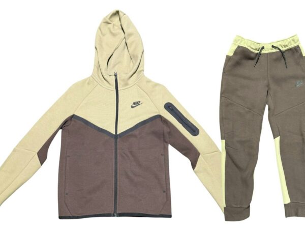 Nike Sportswear Tech Fleece Kids Full Zip Hoodie & Joggers Set Olive Green - HV5867-238/HV5869-238 - Acquista su ResellPiacenza