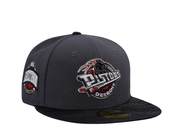 New Era® Detroit Pistons NBA Eastern Conference Dark Gray Glow In The Dark Moon Edition 59Fifty Fitted Cap - NE-EXC-NES9960-712-061 - Acquista su ResellPiacenza