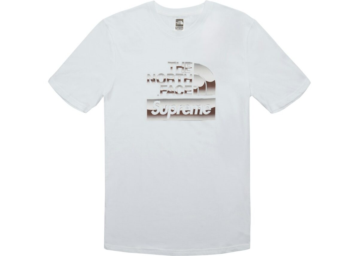 supreme-the-north-face-metallic-logo-t-shirt-white.jpg Supreme The North Face Metallic Logo T-Shirt White - supreme-the-north-face-metallic-logo-t-shirt-white - Acquista su ResellPiacenza